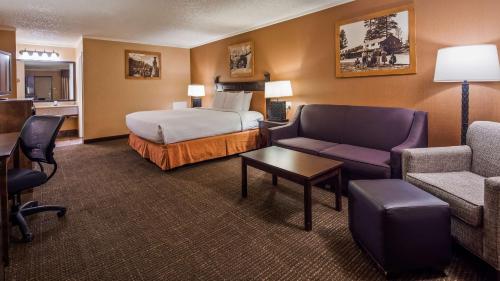 Habitación con cama extragrande - Adaptada para personas de movilidad reducida del hotel Best Western Plus Ruby's Inn. Foto 1
