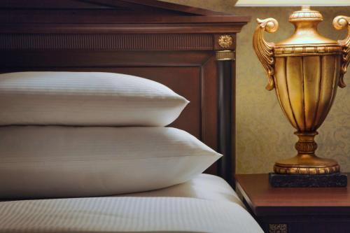 Suite Estudio con cama extragrande del hotel The Drake. Foto 4