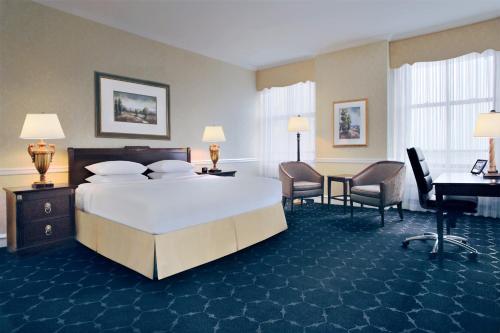 Habitación Deluxe con cama extragrande - Planta Alta del hotel The Drake. Foto 3