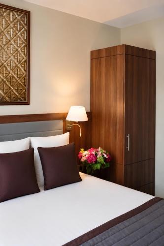 Habitación Clásica con cama grande del hotel Mayflower Opéra. Foto 3
