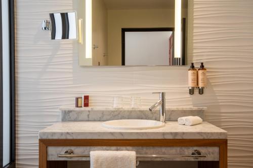Habitación Clásica con cama grande del hotel Mayflower Opéra. Foto 5