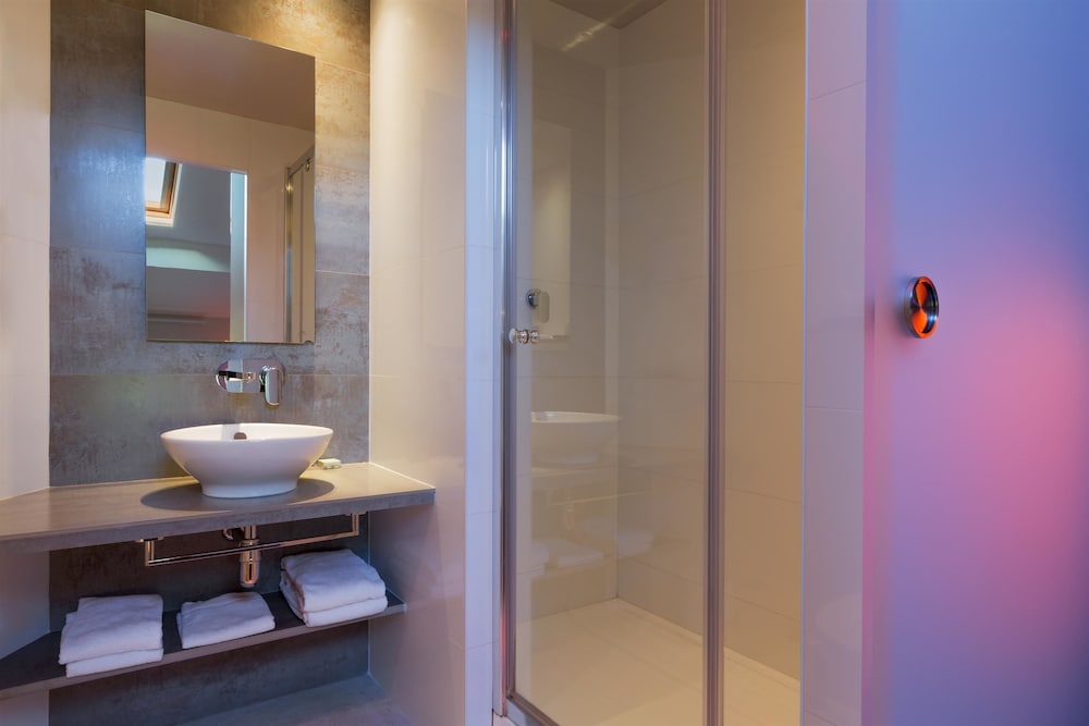 Habitación estándar, 1 cama doble del hotel Best Western Seine West. Foto 4