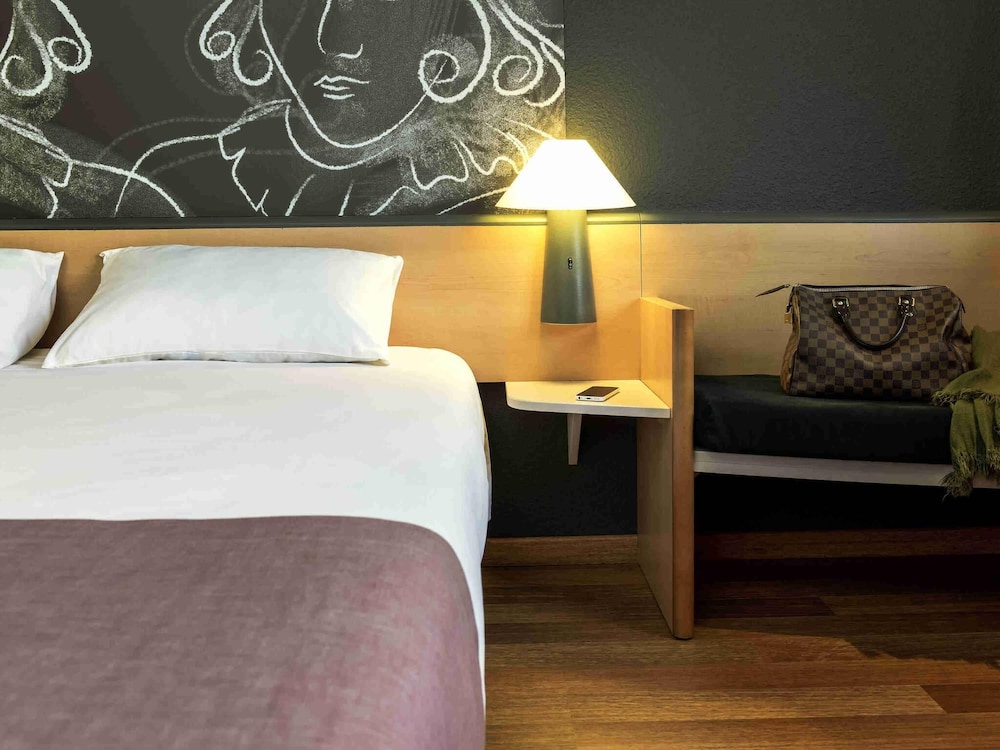 Habitación con 1 cama individual del hotel Ibis Aalst Centrum. Foto 3