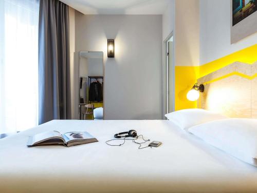 Habitación Triple Estándar con 2 camas individuales y sofá cama del hotel Ibis Styles Paris Nation Porte De Montreuil. Foto 5