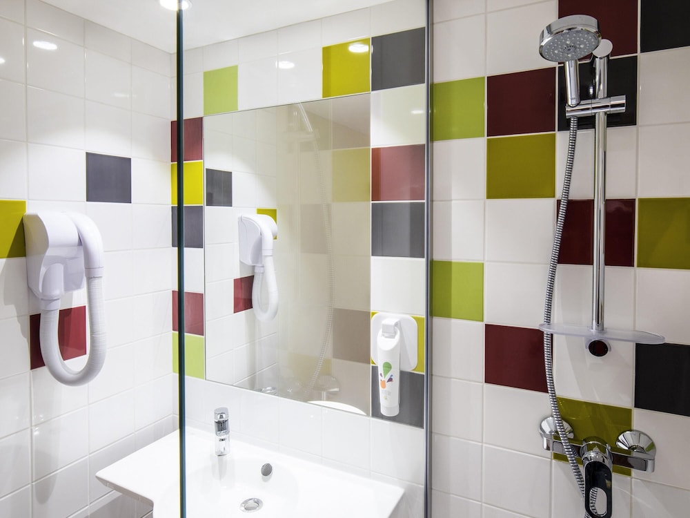 Habitación estándar con 1 cama doble de 160 cm del hotel Ibis Styles Collioure Port Vendres
