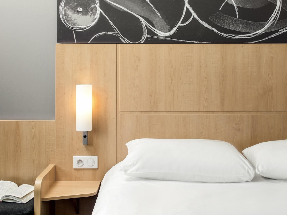 Habitacion Standard con 1 cama doble del hotel Ibis Montceau Les Mines. Foto 1