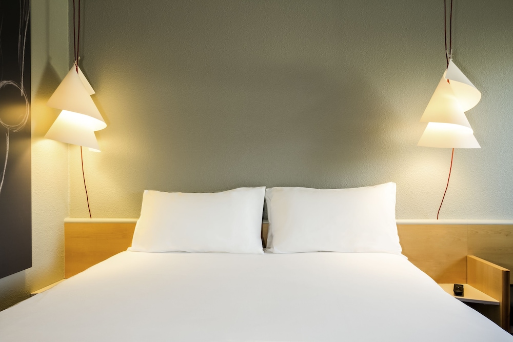 Habitación Estándar con 1 cama doble del hotel Ibis Montelimar Nord. Foto 1