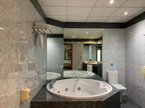 Suite del hotel Humanes. Foto 1