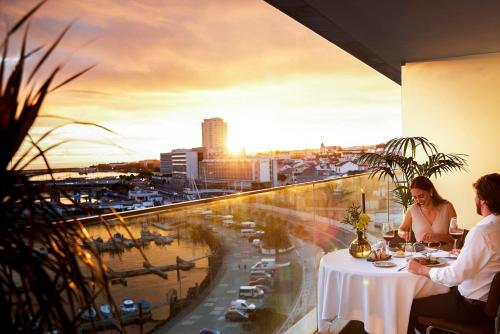 Suite con vistas al mar del hotel Octant Ponta Delgada. Foto 3