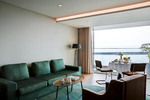 Suite con vistas al mar del hotel Octant Ponta Delgada. Foto 10