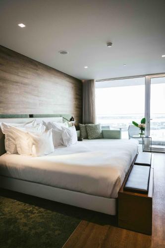 Habitación Doble Deluxe con vistas al mar del hotel Octant Ponta Delgada. Foto 2