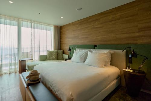 Habitación Doble Deluxe con vistas al mar del hotel Octant Ponta Delgada. Foto 6