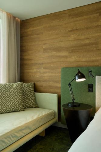 Habitación Doble Deluxe con vistas al mar del hotel Octant Ponta Delgada. Foto 7