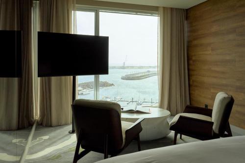 Habitación Doble Superior con vistas al mar del hotel Octant Ponta Delgada. Foto 8