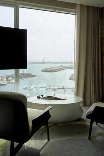 Habitación Doble Superior con vistas al mar del hotel Octant Ponta Delgada. Foto 9