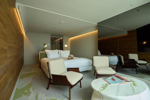 Habitación Doble Superior con vistas al mar del hotel Octant Ponta Delgada. Foto 7