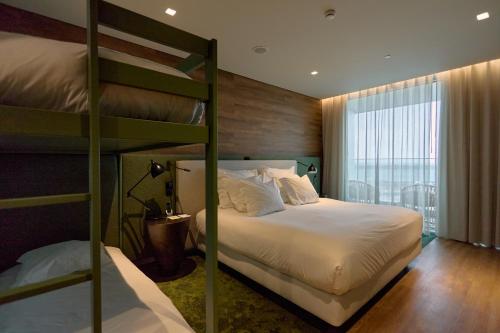 Habitación Familiar Deluxe con vistas al mar del hotel Octant Ponta Delgada. Foto 5
