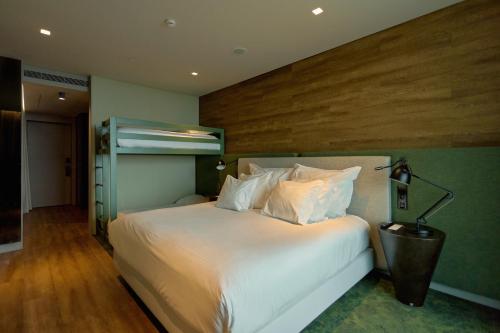 Habitación Familiar Deluxe con vistas al mar del hotel Octant Ponta Delgada. Foto 6