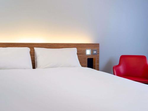 Habitación Doble Estándar del hotel ibis budget London Heathrow Central. Foto 4