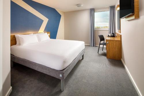 Habitación Doble Estándar del hotel ibis budget London Heathrow Central. Foto 7
