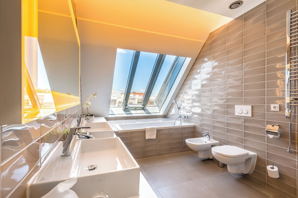 Basilica Suite with Terrace del hotel Moments Budapest by Continental Group. Foto 5