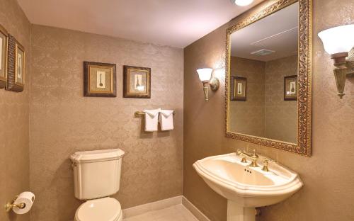 Suite Royal de lujo del hotel Excalibur and Casino. Foto 4