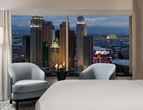 MGM con dos camas grandes y vistas al Strip del hotel Mgm Grand and Casino. Foto 3