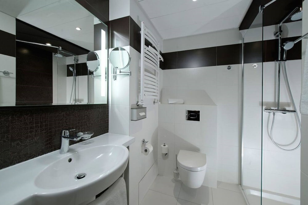 Habitación estándar con dos camas individuales del hotel Mercure Bydgoszcz Sepia. Foto 6