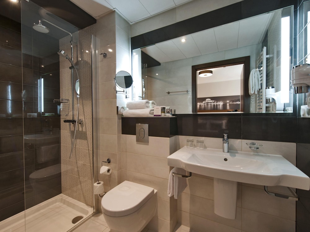 Habitación Privilege con dos camas individuales del hotel Mercure Bydgoszcz Sepia. Foto 4
