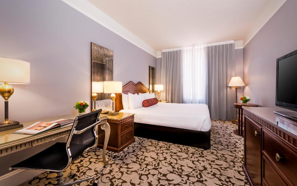 Habitación doble 1 Cama king Con Vistas del hotel Millennium Biltmore Los Angeles