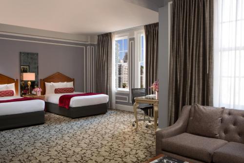 Suite Estudio con 2 camas dobles del hotel Millennium Biltmore Los Angeles. Foto 1