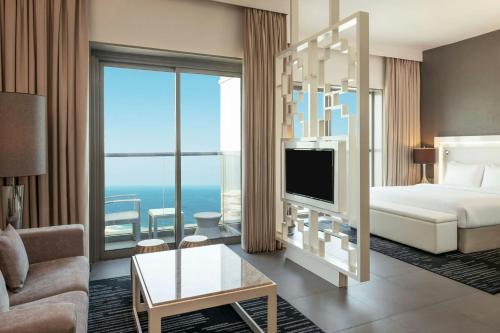 Suite Grand tipo estudio con acceso a la Soluna del hotel The First Collection Marina. Foto 6