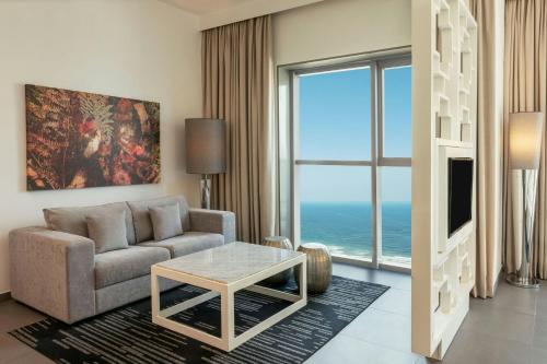 Suite Grand tipo estudio con acceso a la Soluna del hotel The First Collection Marina. Foto 7