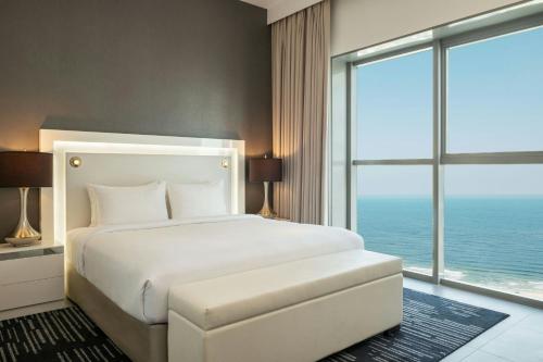 Suite Grand tipo estudio con acceso a la Soluna del hotel The First Collection Marina. Foto 8