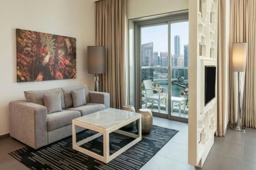 Suite Grand tipo estudio con acceso a la Soluna del hotel The First Collection Marina. Foto 9
