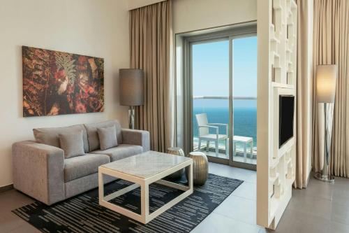 Suite Grand tipo estudio con acceso a la Soluna del hotel The First Collection Marina. Foto 10