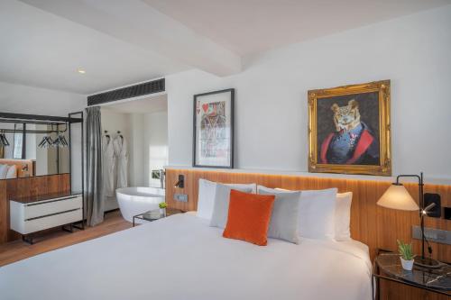 Suite Regent's con acceso al salón executive del hotel Level At Melia White House. Foto 10