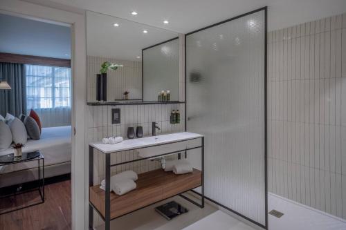 Suite Marylebone con acceso al salón executive del hotel Level At Melia White House. Foto 26