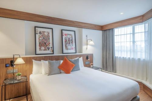 Suite Marylebone con acceso al salón executive del hotel Level At Melia White House. Foto 40