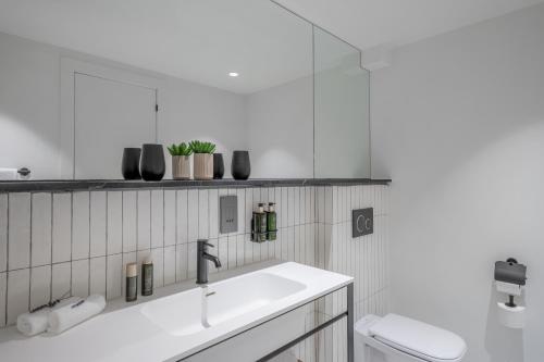 Suite Marylebone con acceso al salón executive del hotel Level At Melia White House. Foto 60