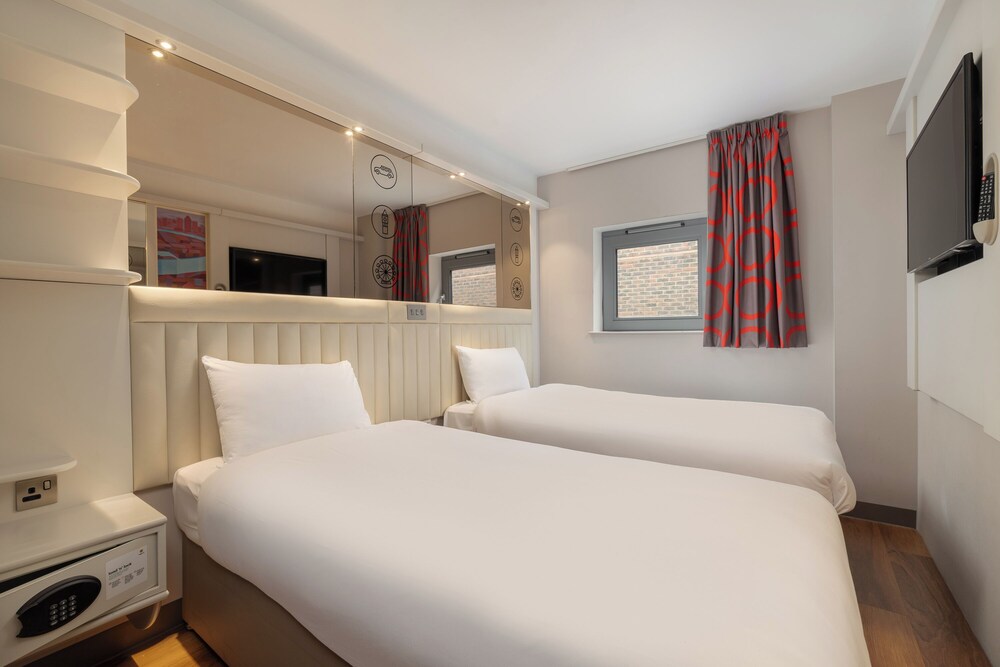Classic Twin with Window del hotel Point A - London, Canary Wharf