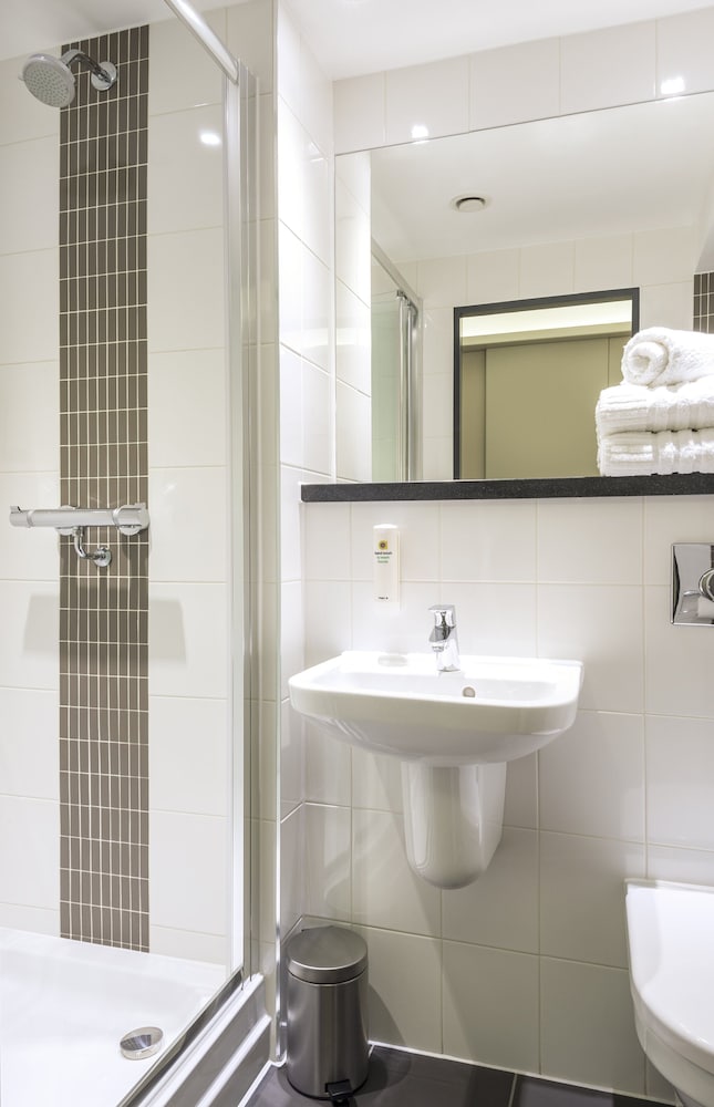 Classic Double with Window del hotel Point A - London, Canary Wharf. Foto 11