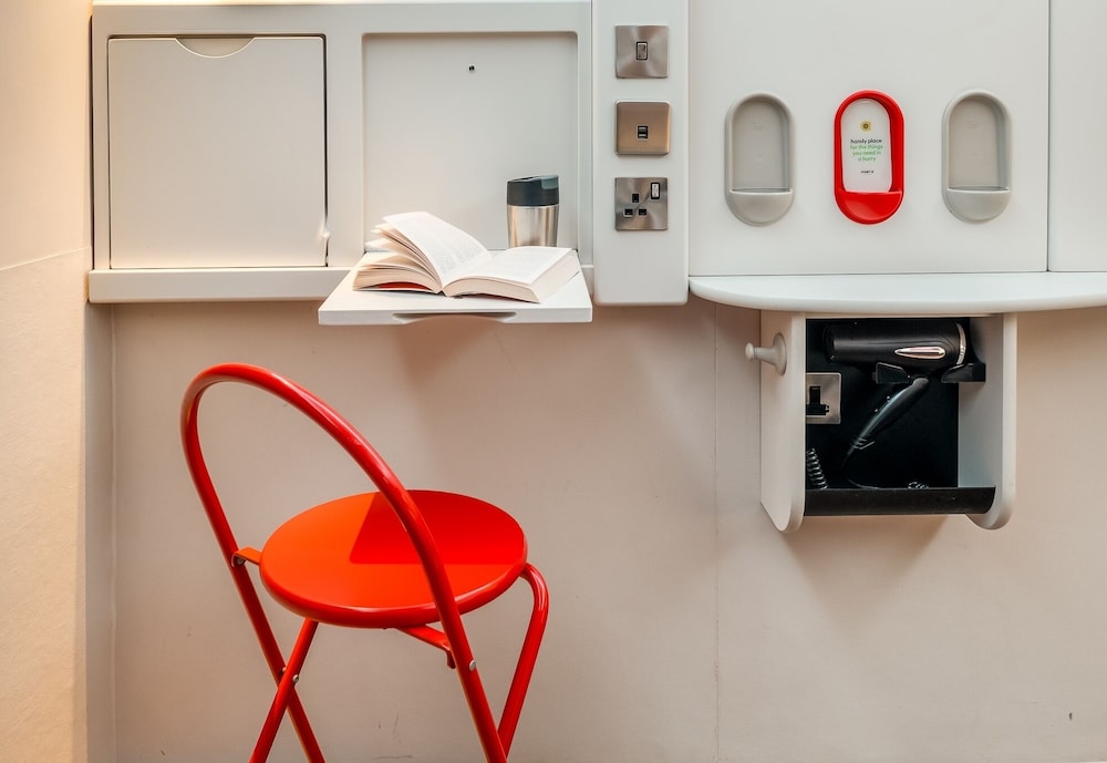 Classic Twin with Window del hotel Point A - London, Canary Wharf. Foto 3