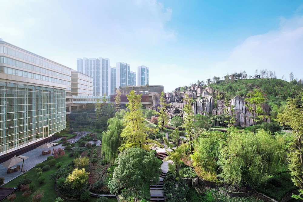 2 camas gemelas con vistas al jardín y acceso al Club del hotel Hyatt Regency Guiyang. Foto 4