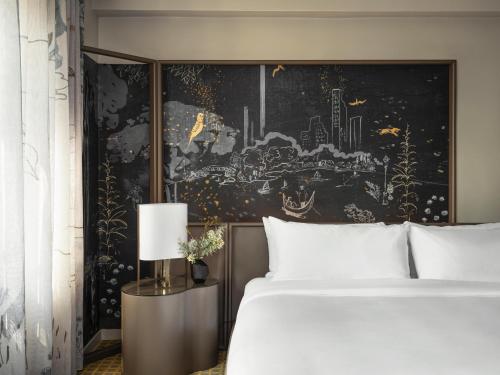 Habitación con cama extragrande y vistas a la ciudad del hotel Park Lane New York