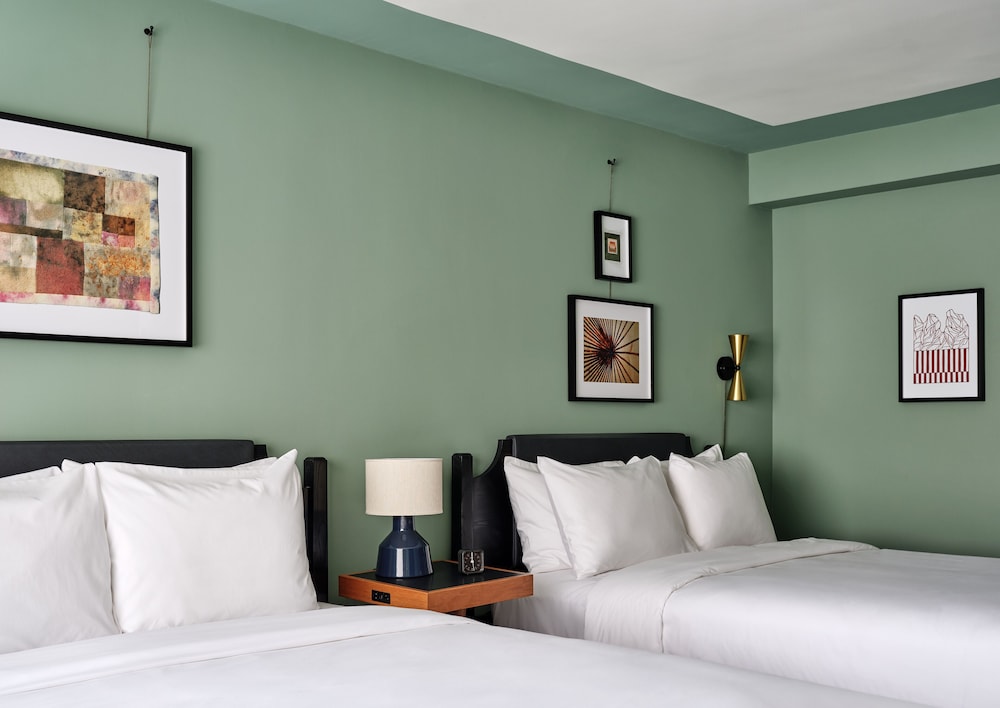 Deluxe Two Queen Beds Hearing Accessible del hotel Romer Hell's Kitchen
