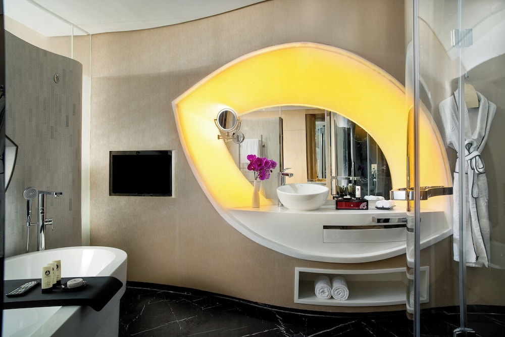 Habitación de lujo, 1 cama de matrimonio grande, vistas al lago del hotel Sofitel Kunming. Foto 5