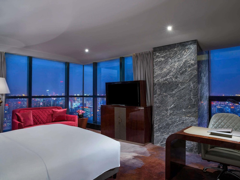 Habitación de lujo, 1 cama de matrimonio grande del hotel Sofitel Kunming. Foto 3
