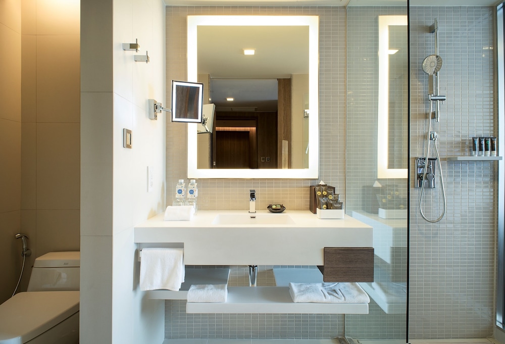 HABITACIÓN EJECUTIVA, 1 Cama King Size, Piso Alto del hotel Novotel Bangkok Sukhumvit 20. Foto 5