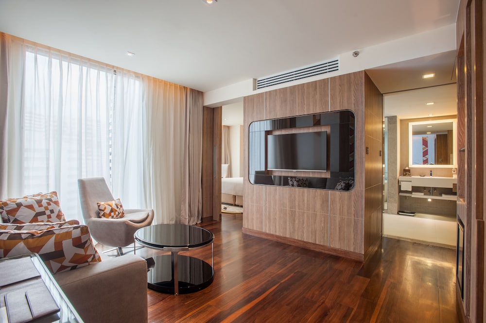 SUITE FAMILIAR, 1 Cama King Size del hotel Novotel Bangkok Sukhumvit 20. Foto 2